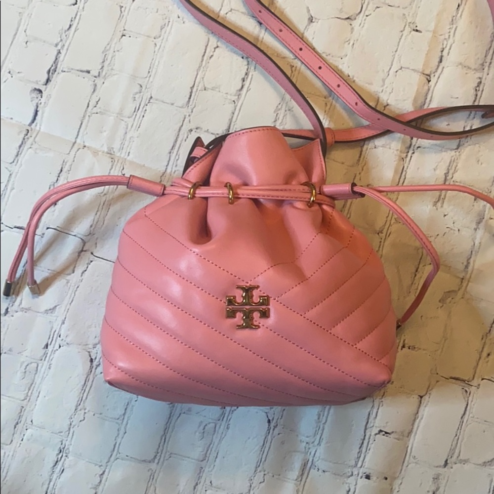 Tory Burch Kira Chevron Mini Bucket Bag (pink)